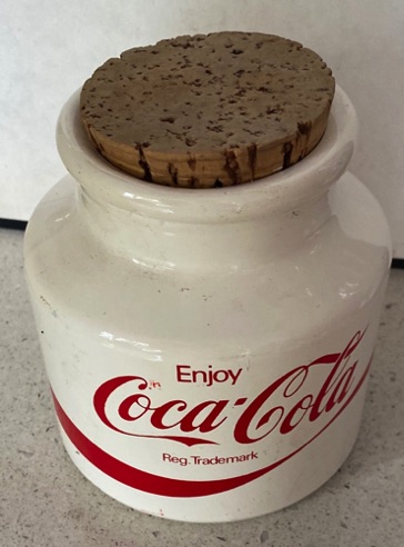 76166-1 € 5,00 coca cola voorraad pot glas met laagje plastic kleur wit H12 D8 cm.jpeg